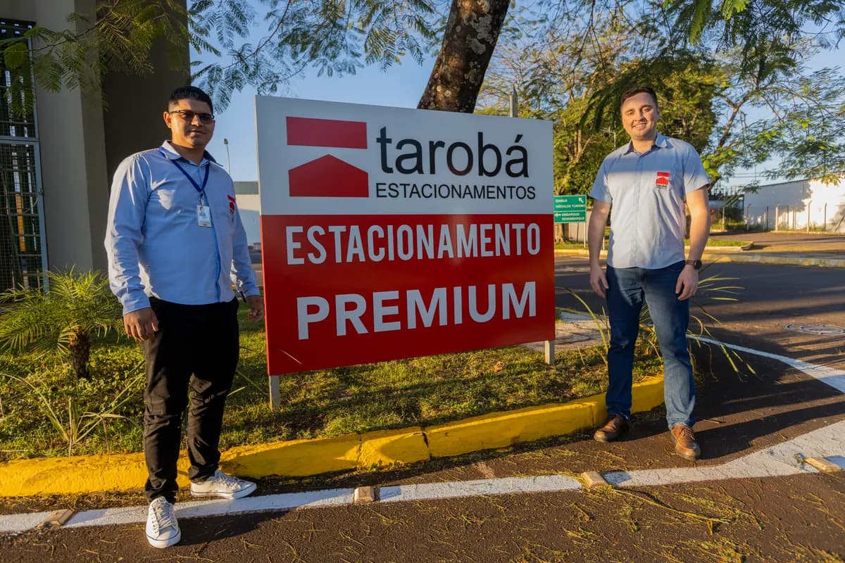 Equipe do Tarobá Estacionamento pronta para atender os viajantes no Aeroporto de Foz do Iguaçu